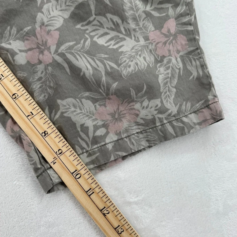 Uniqlo Chino Shorts Mens S Grey Pink Excellent Tropical Hibiscus Floral 171173